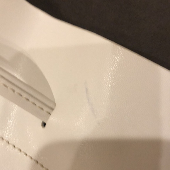 Vince Camuto 100% leather shoulder bag with draw cinch.  Silver hardware - Picture 6 of 9